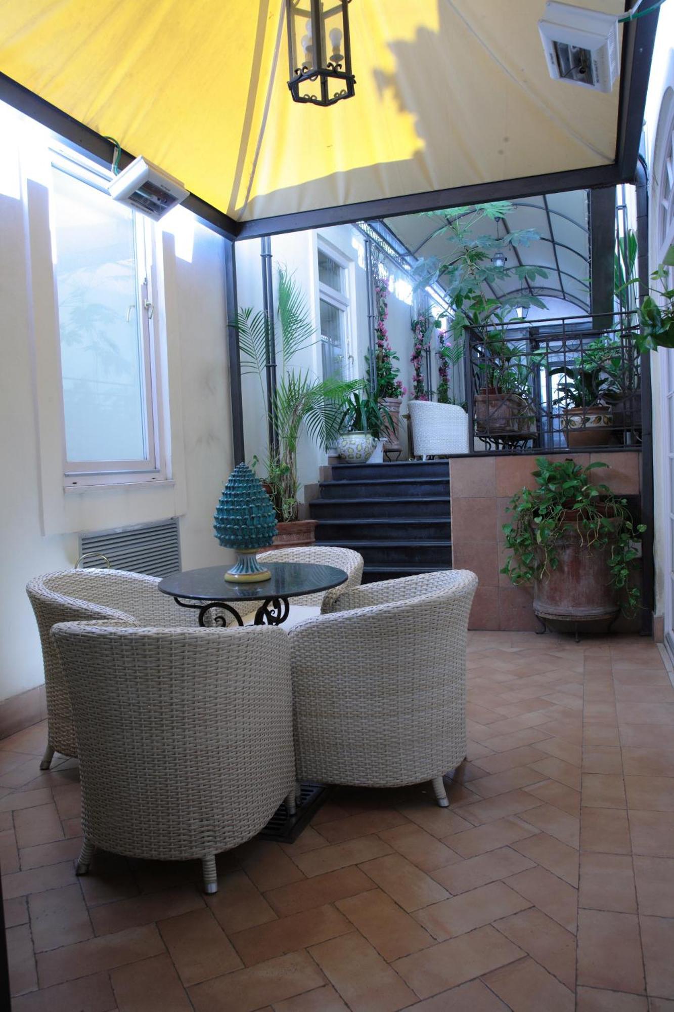 Palazzo Alabardieri Napoli Esterno foto