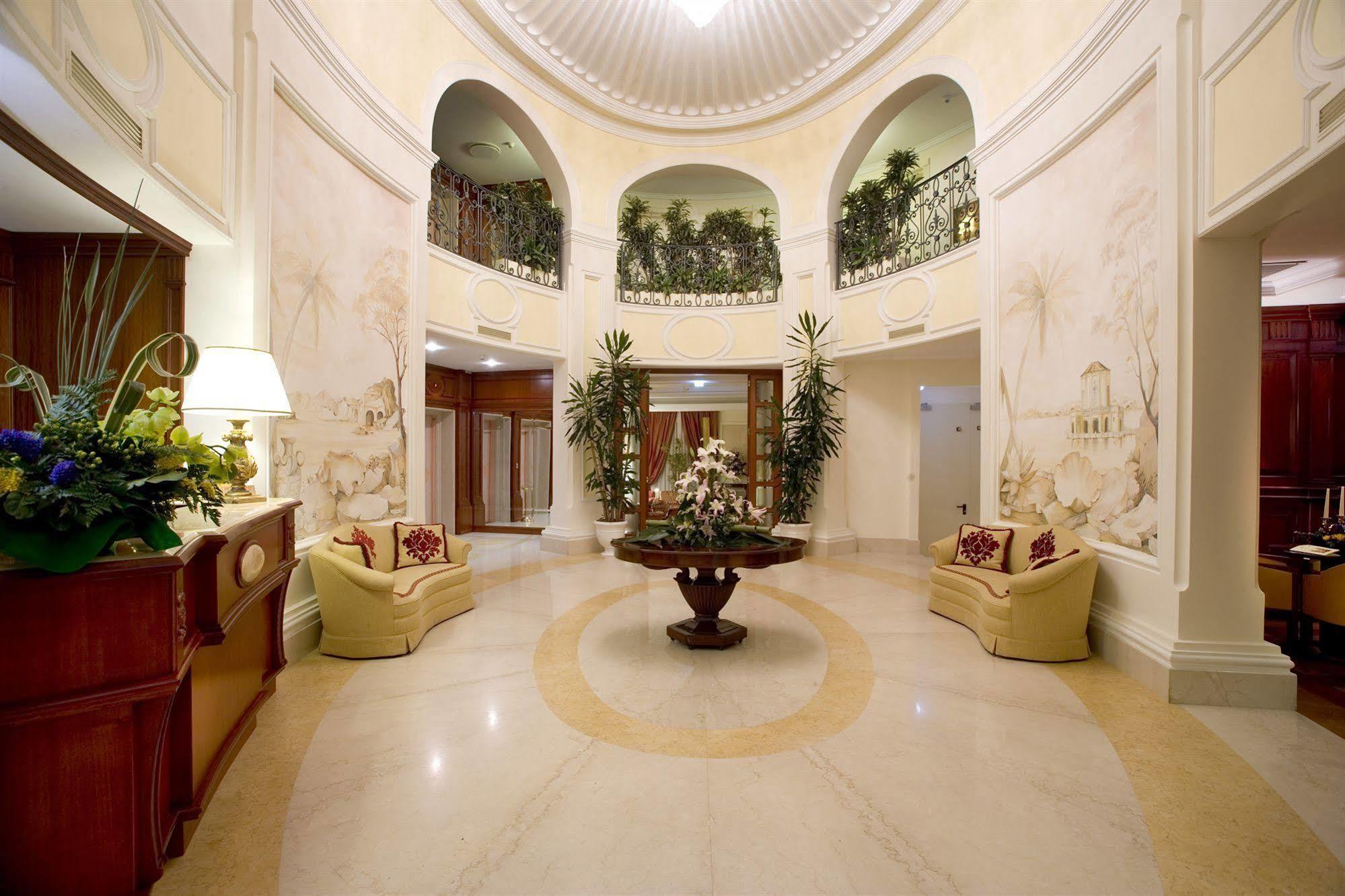 Palazzo Alabardieri Napoli Interno foto